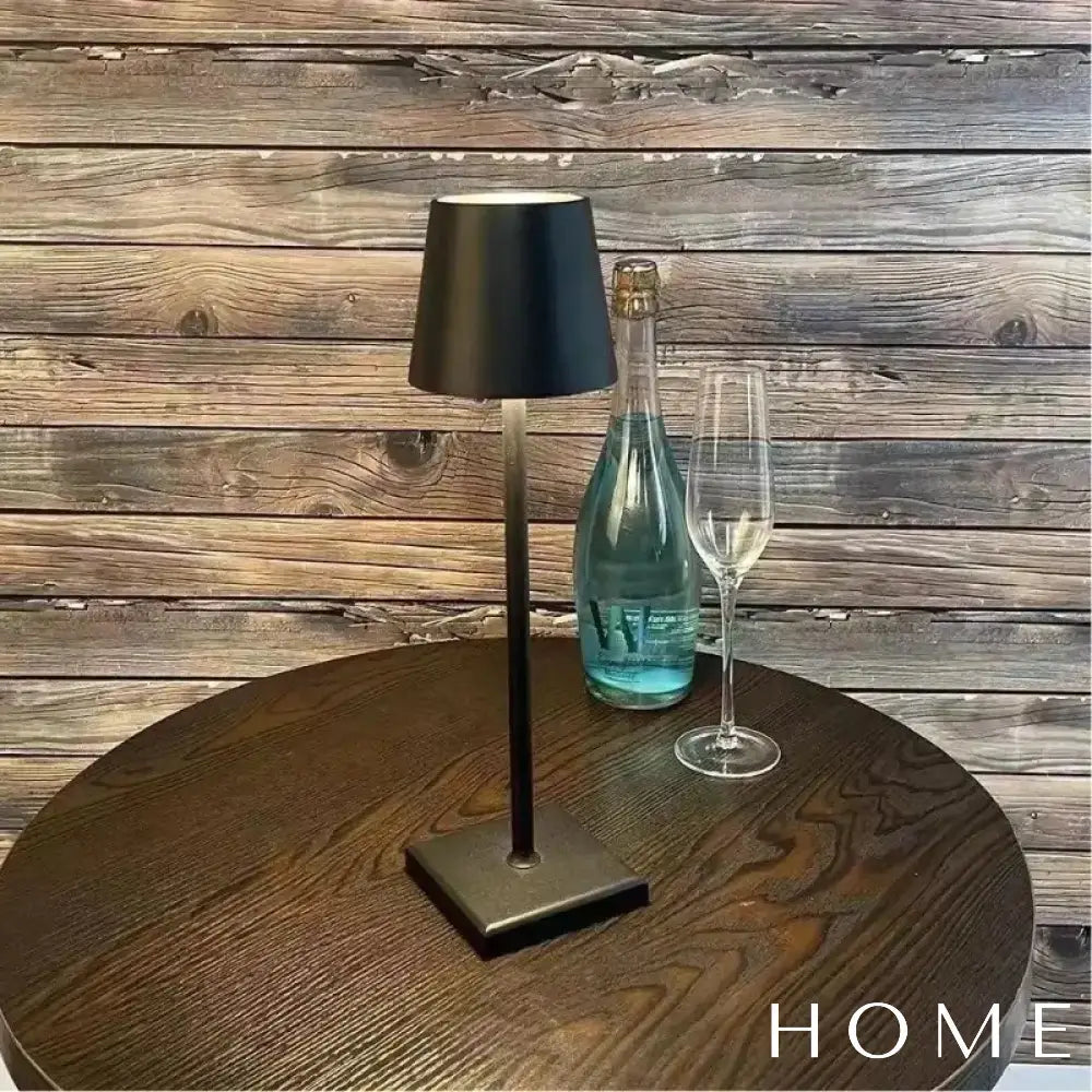 Abajur LED minimalista Zenith. Design moderno e iluminação eficiente.