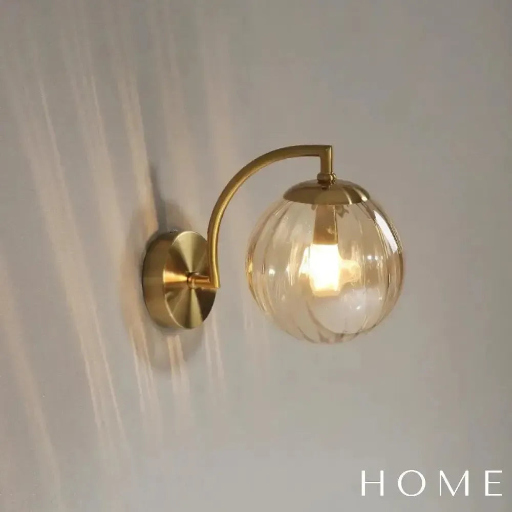 Arandela Dourada de Metal e Vidro Estilo Nórdico Vika - homedecor