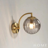 Arandela Dourada De Metal E Vidro Estilo Nórdico Para Parede Cinza Iluminação