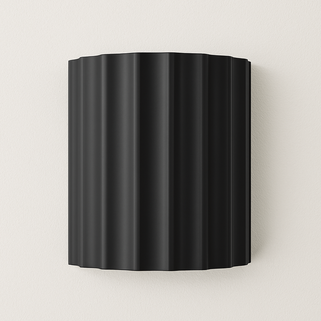 Arandela Funny | Design Canelado em Resina Fosca