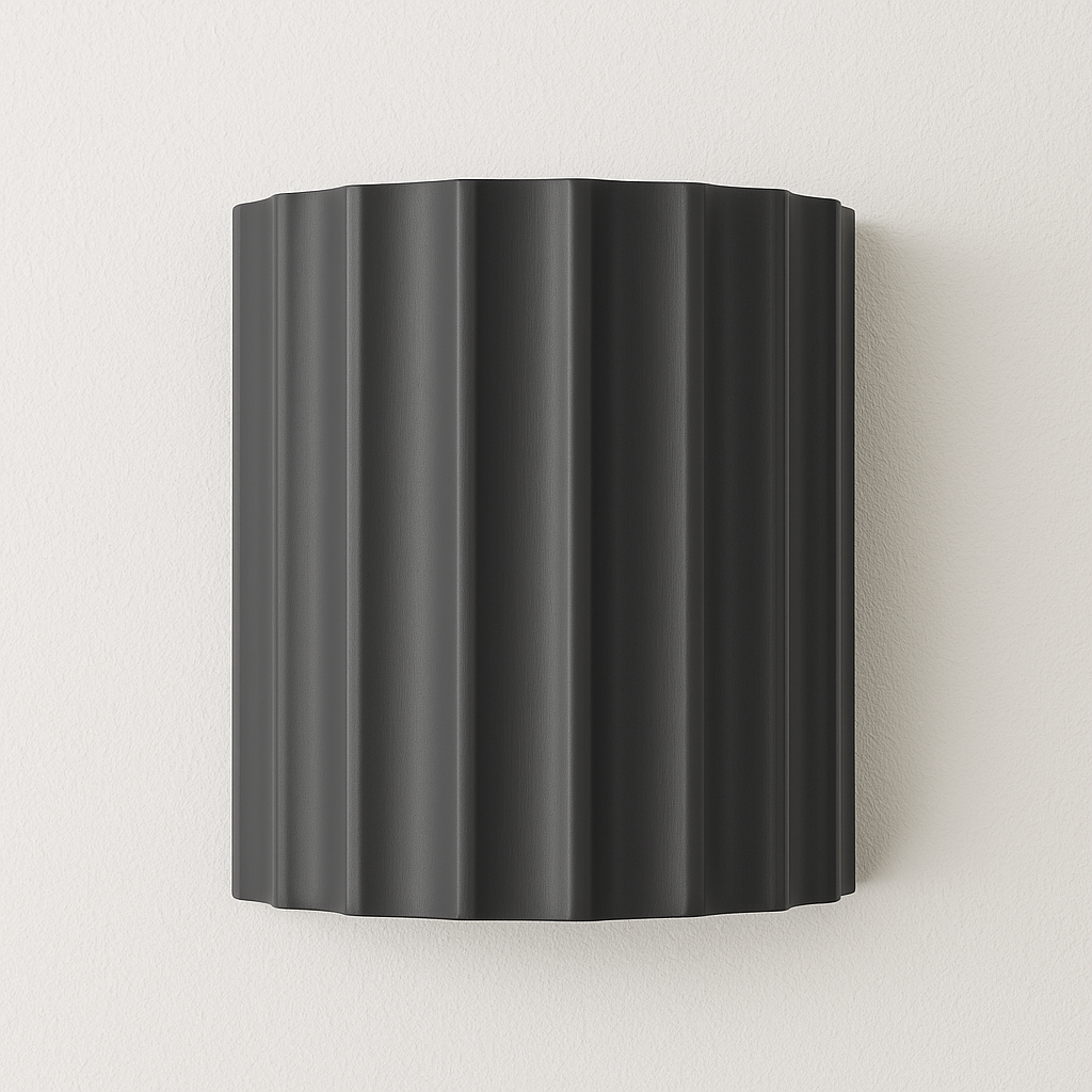 Arandela Funny | Design Canelado em Resina Fosca